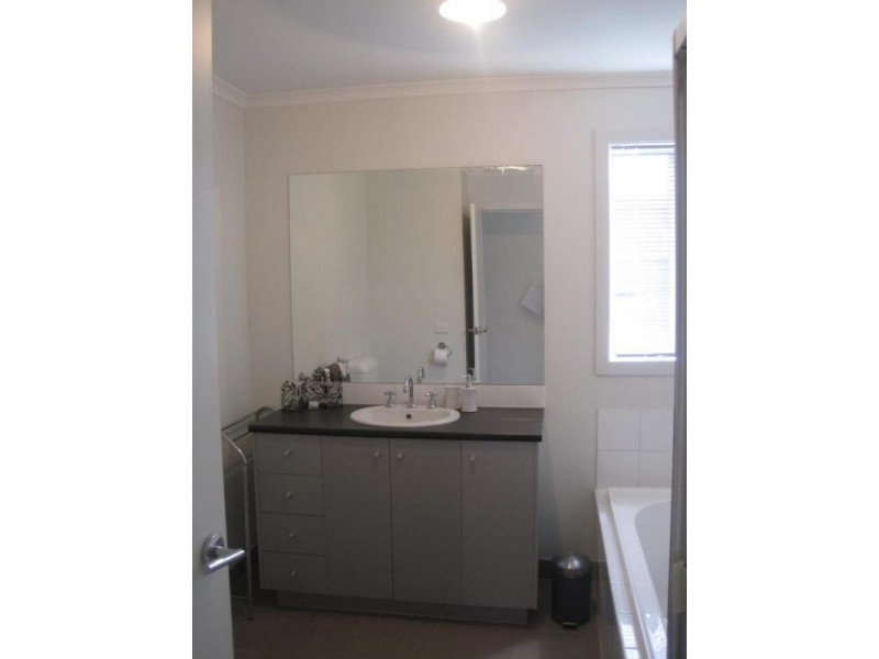 20 Orchard Valley Avenue, Pakenham VIC 3810