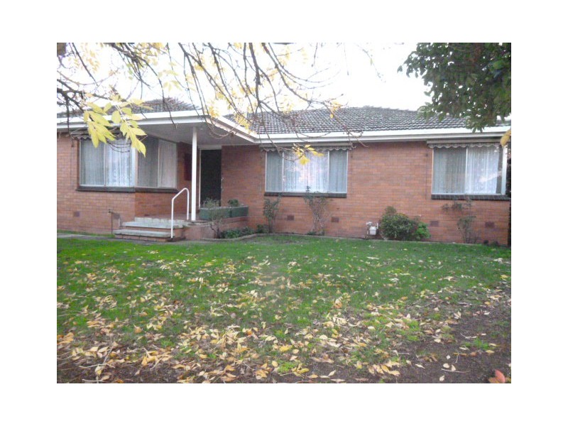 14 Savage Street, Pakenham VIC 3810