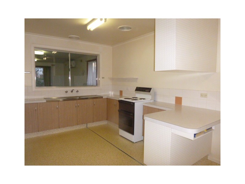 14 Savage Street, Pakenham VIC 3810