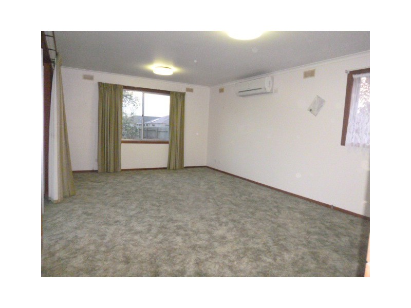 14 Savage Street, Pakenham VIC 3810