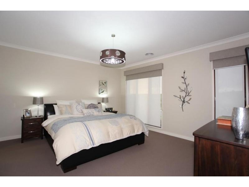 37 Harrison Way, Pakenham VIC 3810