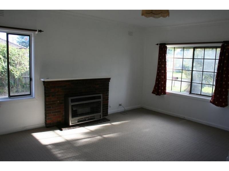 4 Savage Street, Pakenham VIC 3810