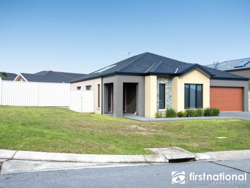 11 Ben Cairn Mews, Pakenham VIC 3810