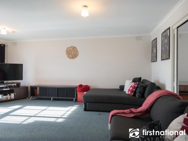 2/4 Guest Road, Pakenham VIC 3810