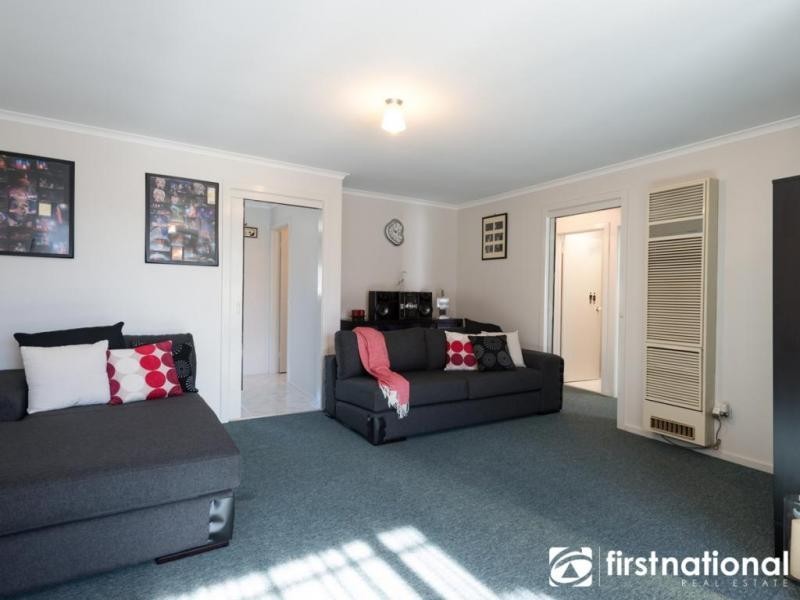 2/4 Guest Road, Pakenham VIC 3810