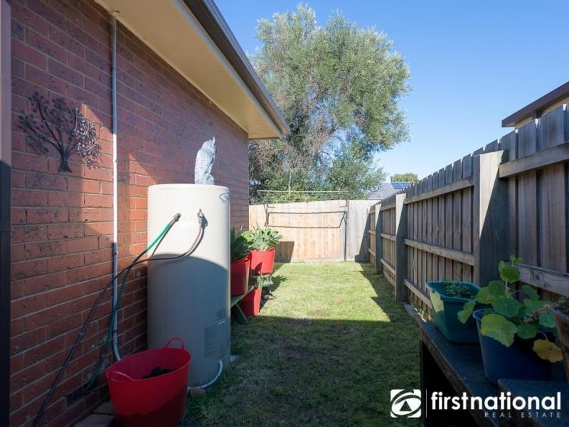 2/4 Guest Road, Pakenham VIC 3810