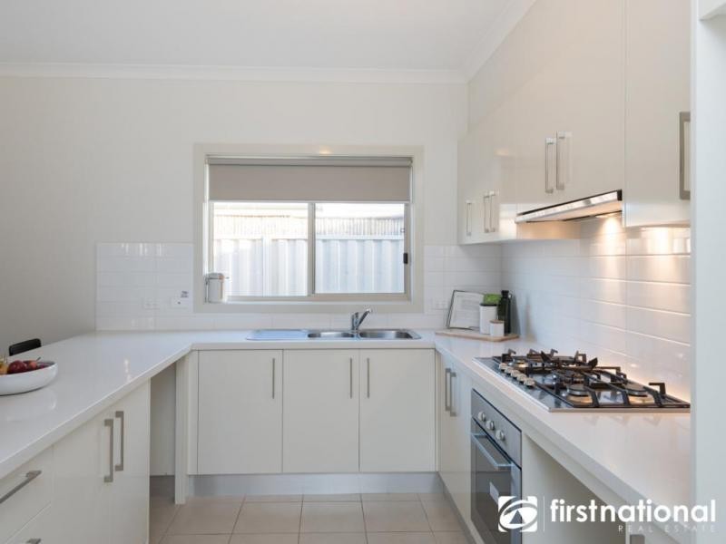 12 Ashford Drive, Pakenham VIC 3810