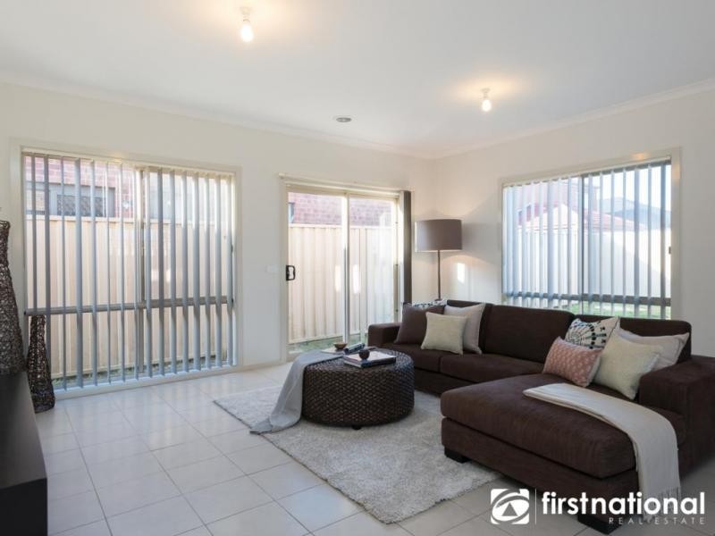 12 Ashford Drive, Pakenham VIC 3810