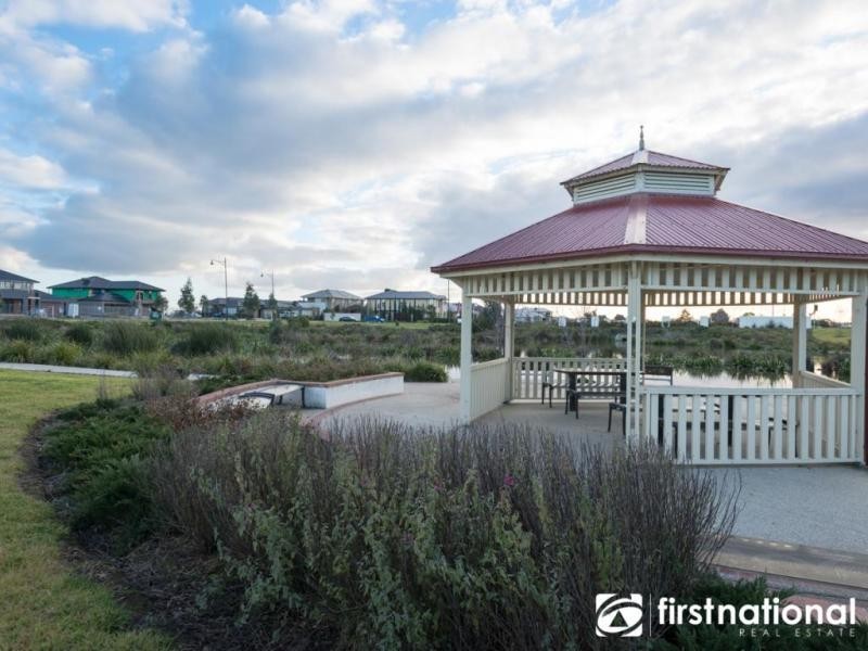 12 Ashford Drive, Pakenham VIC 3810