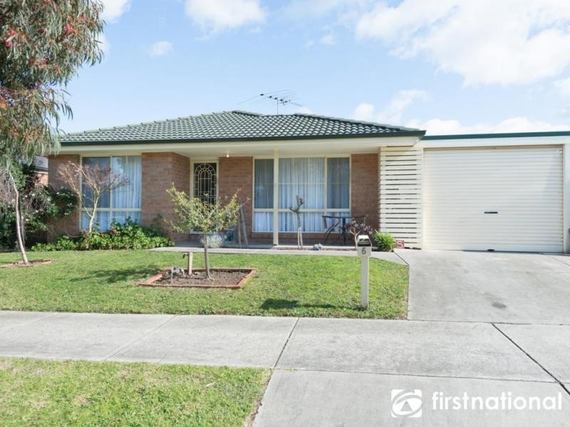 5 Swamp Gum Close, Pakenham VIC 3810