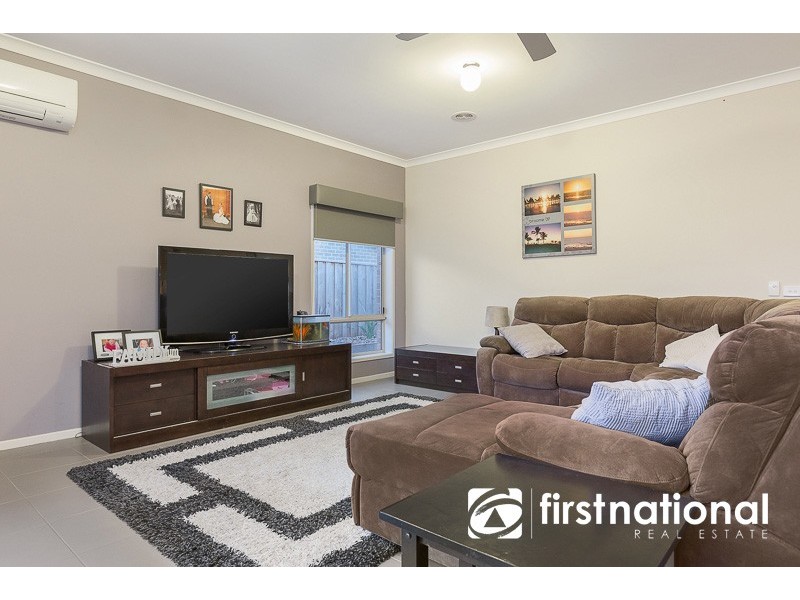 14 Rose Garden Avenue, Officer VIC 3809