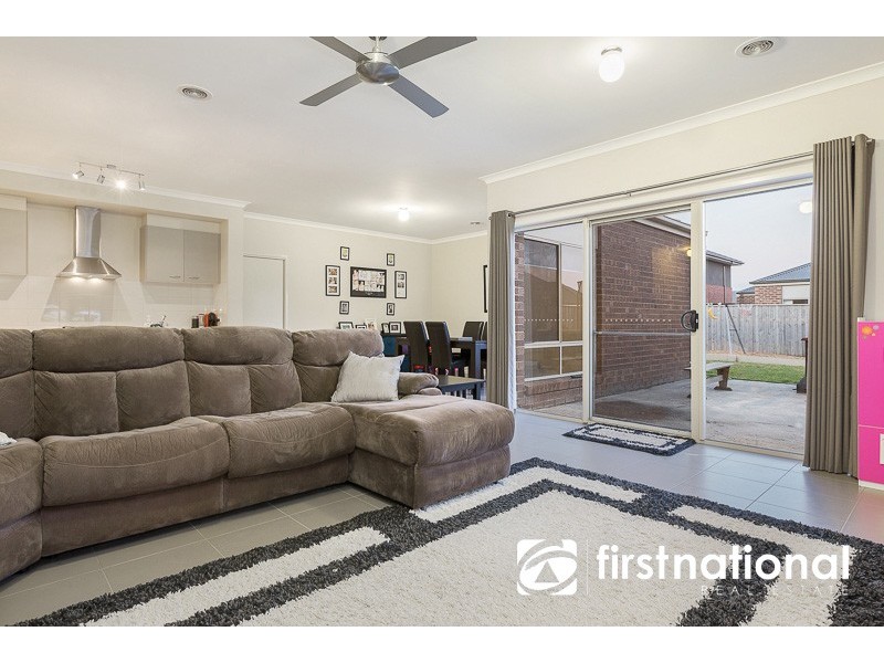 14 Rose Garden Avenue, Officer VIC 3809