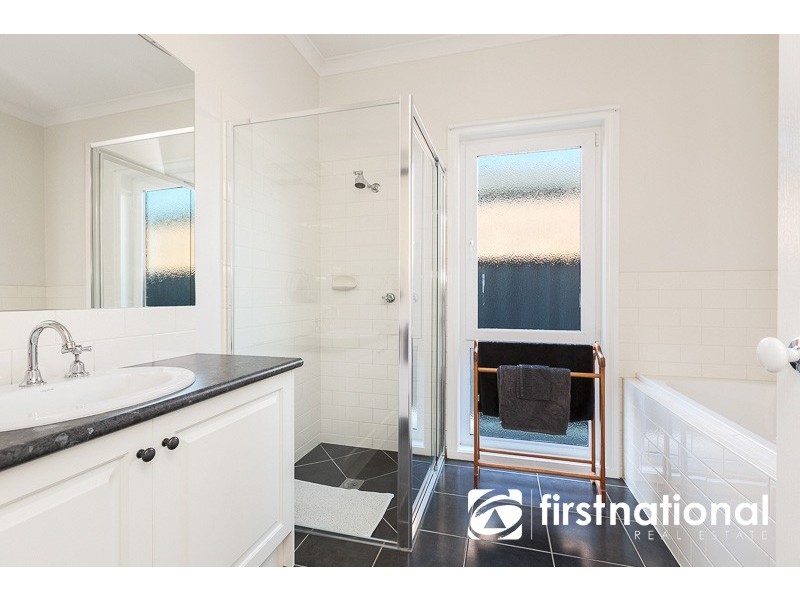 17 Windermere Boulevard, Pakenham VIC 3810