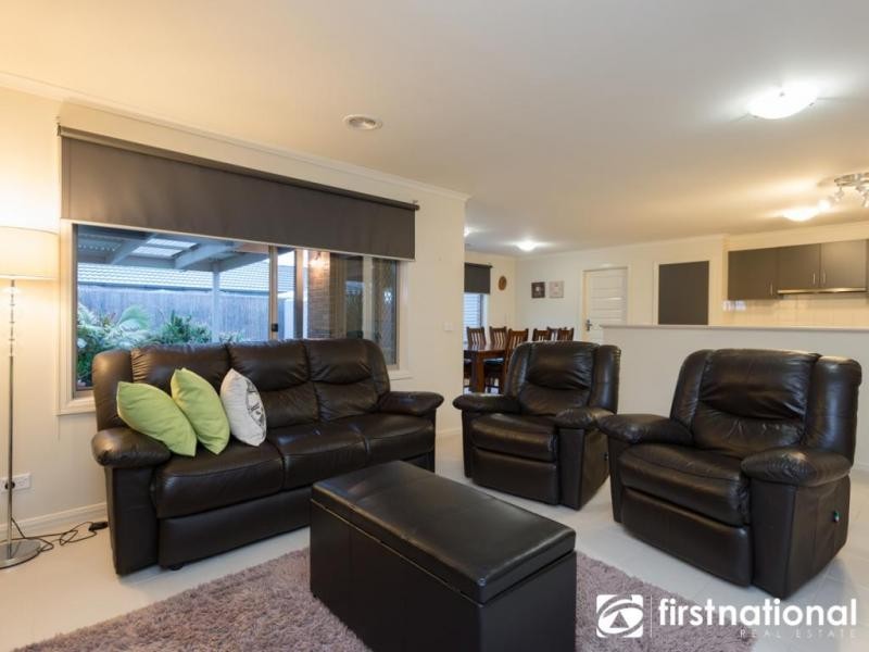 37 Fallingwater Drive, Pakenham VIC 3810