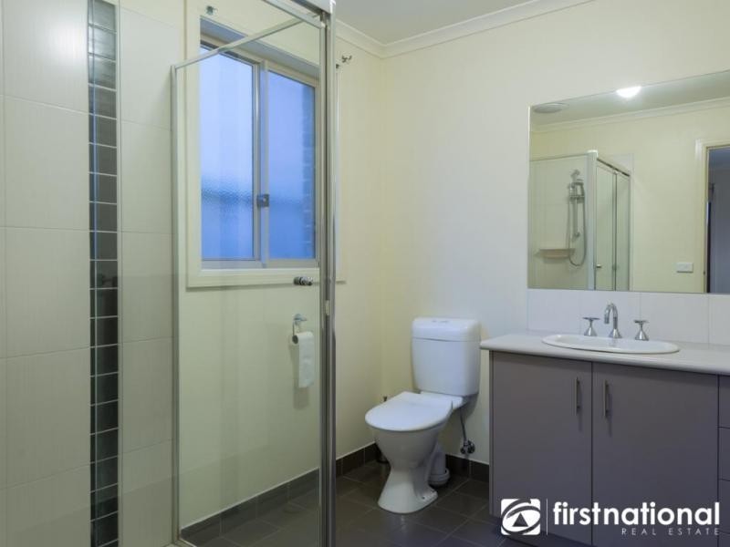 37 Fallingwater Drive, Pakenham VIC 3810