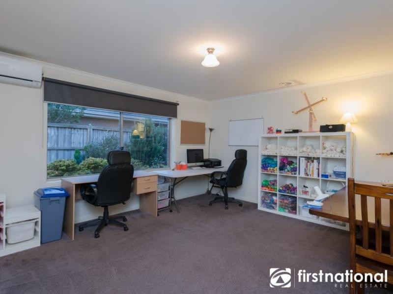 37 Fallingwater Drive, Pakenham VIC 3810