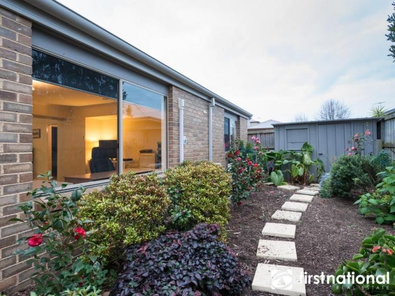 37 Fallingwater Drive, Pakenham VIC 3810