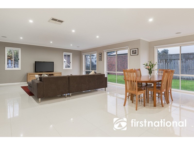 15 Eddie Barron Terrace, Pakenham VIC 3810