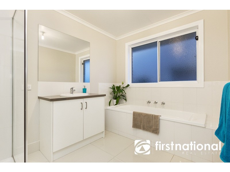 15 Eddie Barron Terrace, Pakenham VIC 3810