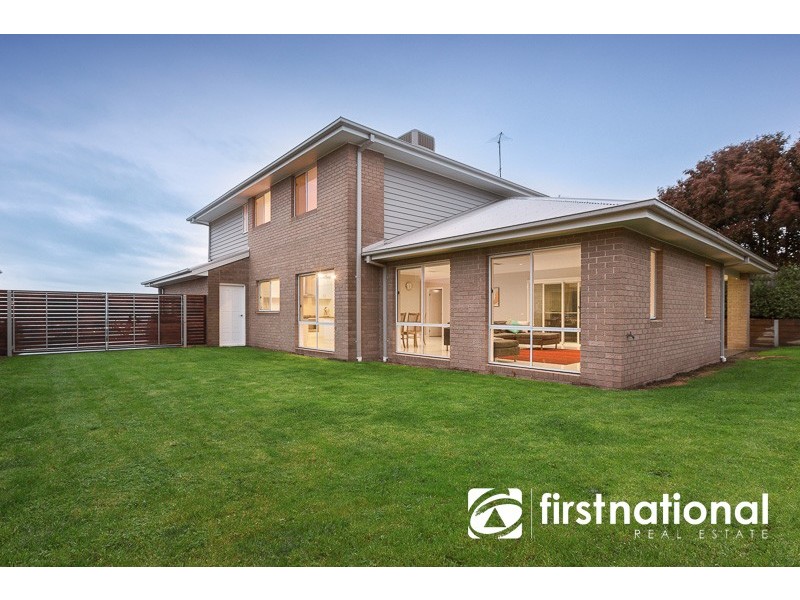 15 Eddie Barron Terrace, Pakenham VIC 3810
