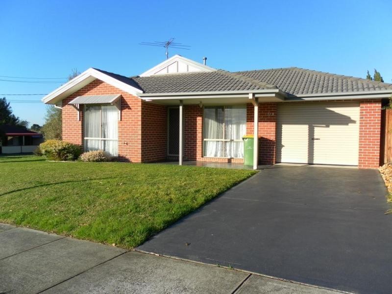 1/8 Broadhurst Road, Pakenham VIC 3810