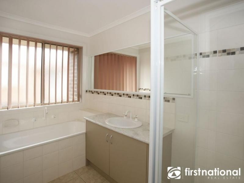 31 Riviera Drive, Pakenham VIC 3810