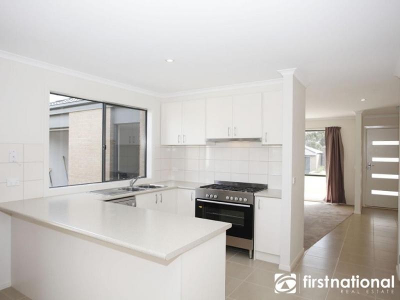 7 Doonie Way, Pakenham VIC 3810