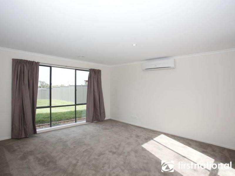 7 Doonie Way, Pakenham VIC 3810
