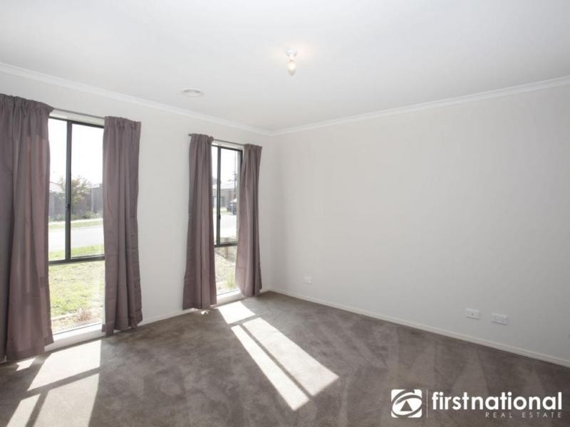 7 Doonie Way, Pakenham VIC 3810