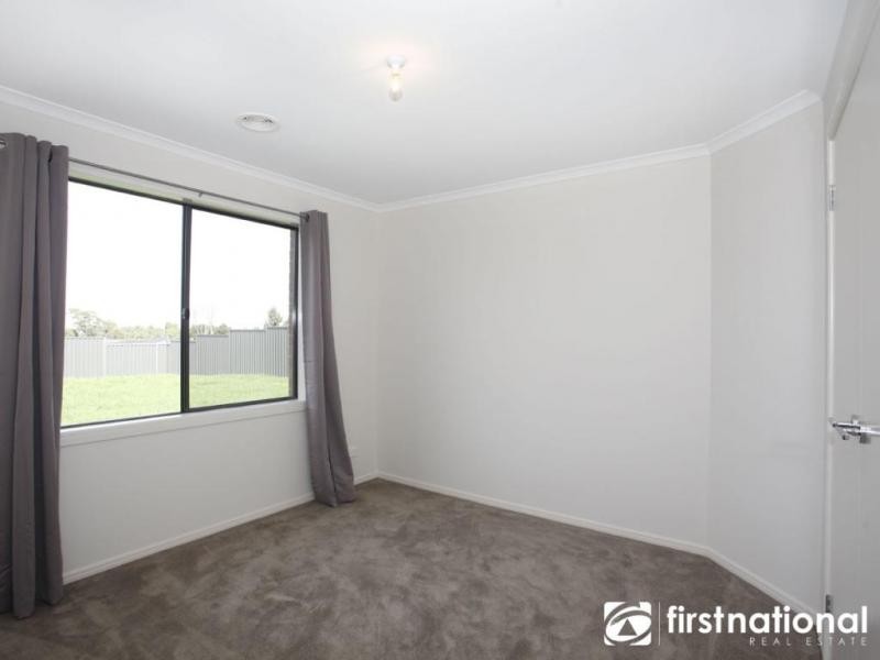 7 Doonie Way, Pakenham VIC 3810