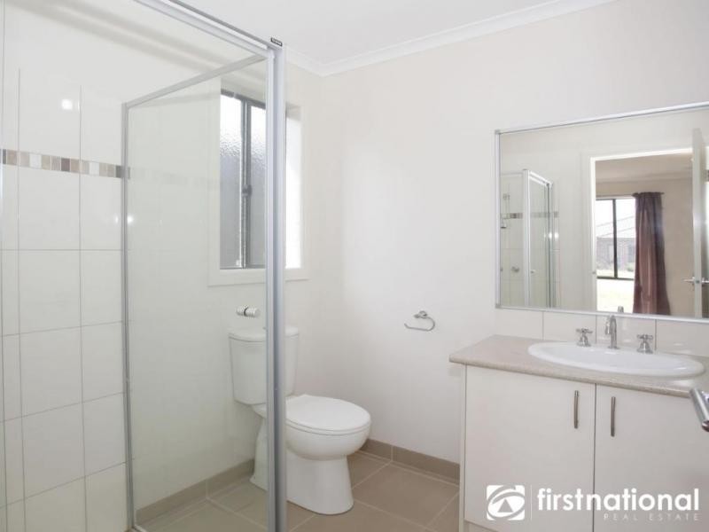 7 Doonie Way, Pakenham VIC 3810