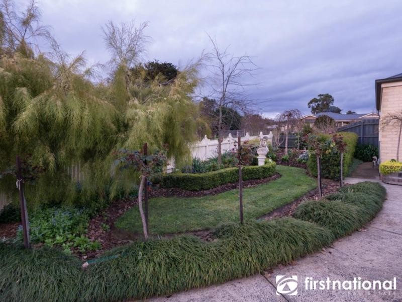 9 Kerry Place, Garfield VIC 3814