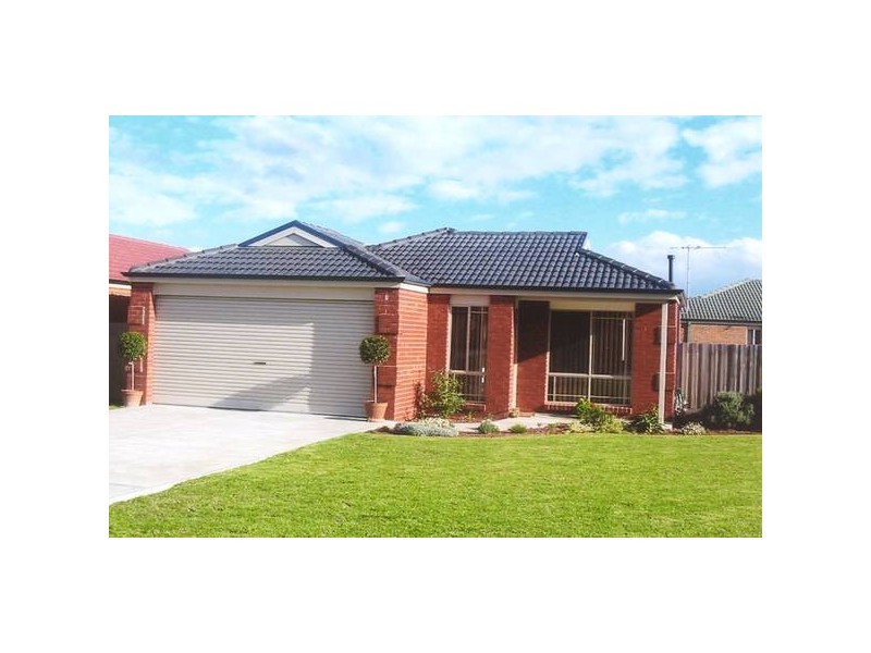 7 Lauren Square, Pakenham VIC 3810