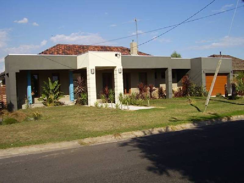 2 Savage Street, Pakenham VIC 3810