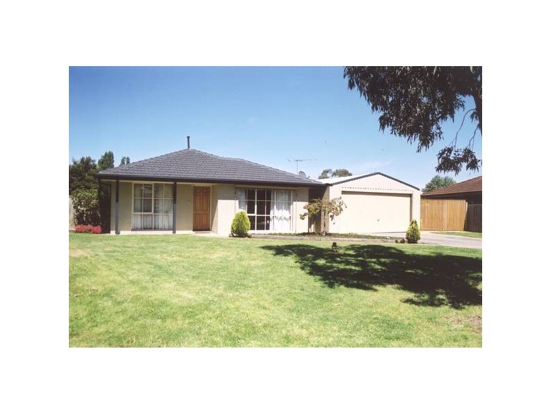 13 Cyprus Place, Pakenham VIC 3810