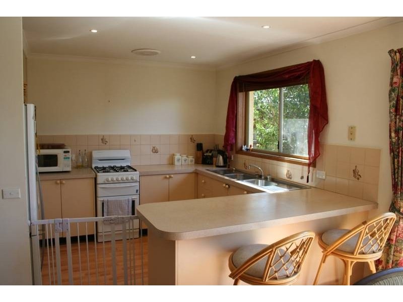 27 Cameron Way, Pakenham VIC 3810