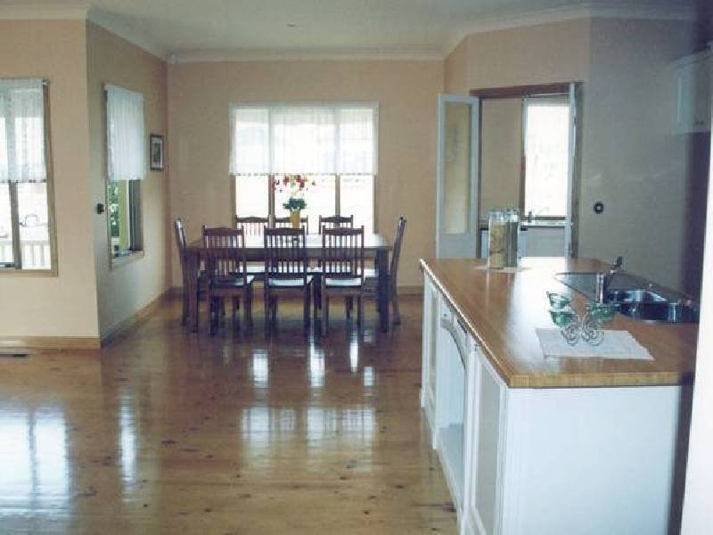 18 Dennis Avenue, Pakenham VIC 3810