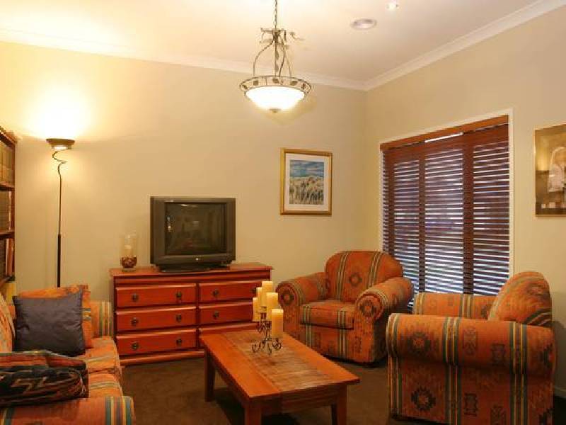 1 Murray Avenue, Pakenham VIC 3810