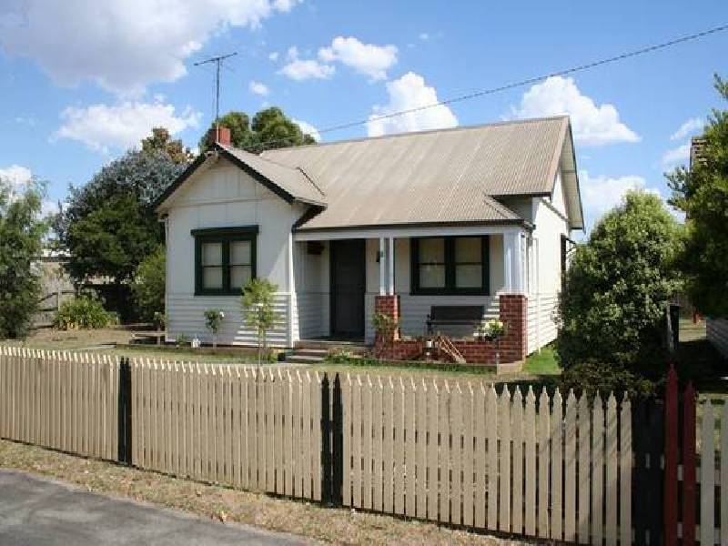 8 Flinders Road, Longwarry VIC 3816