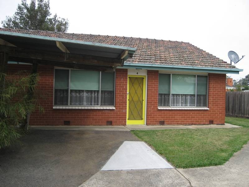 4/1 Charles Street, Pakenham VIC 3810