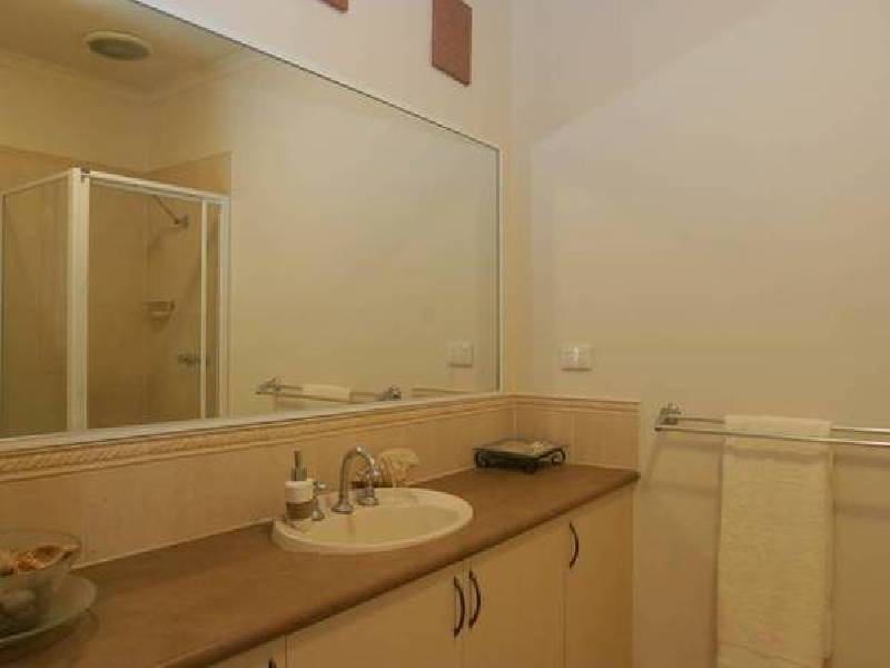 Eddie Barron Tce, Pakenham VIC 3810