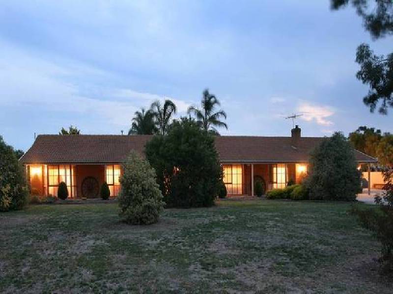 Meeking Drive, Pakenham VIC 3810