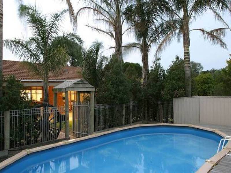 Meeking Drive, Pakenham VIC 3810