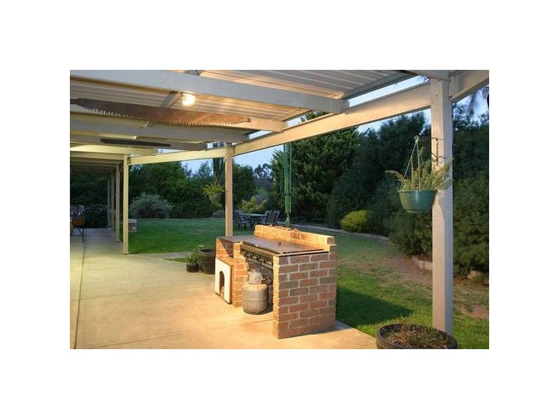 Meeking Drive, Pakenham VIC 3810