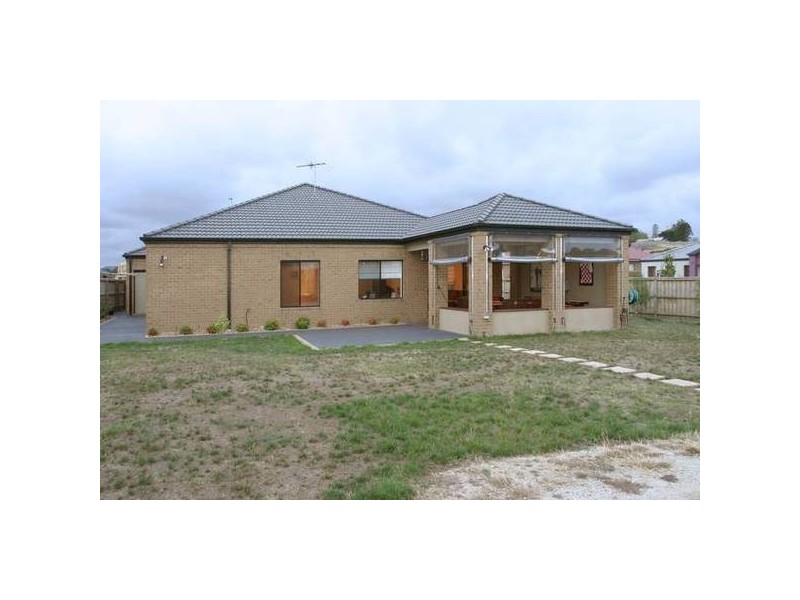 1 Murray Avenue, Pakenham VIC 3810