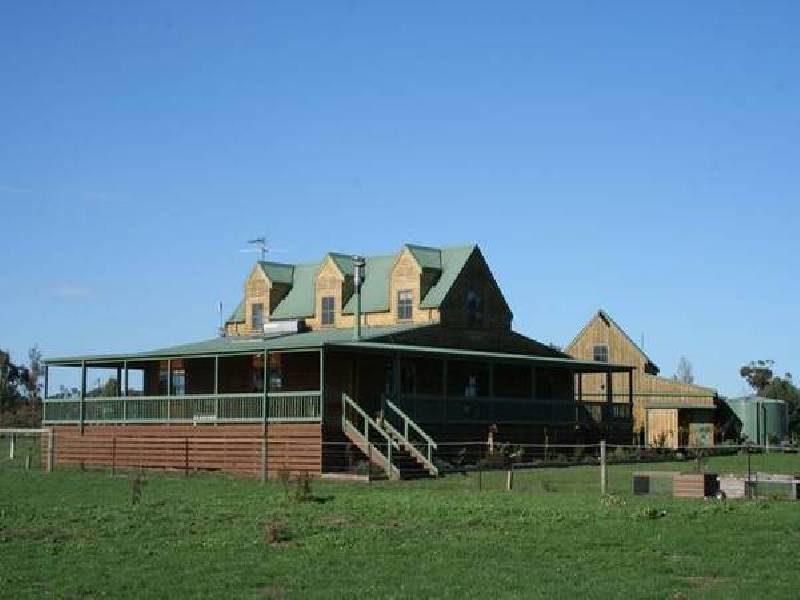 965 McDonalds Drain Road West, Pakenham VIC 3810