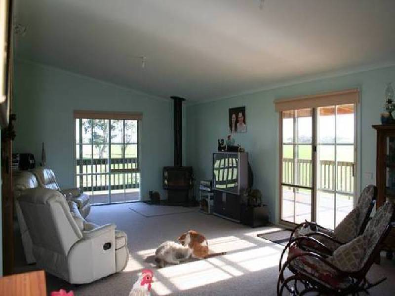 965 McDonalds Drain Road West, Pakenham VIC 3810