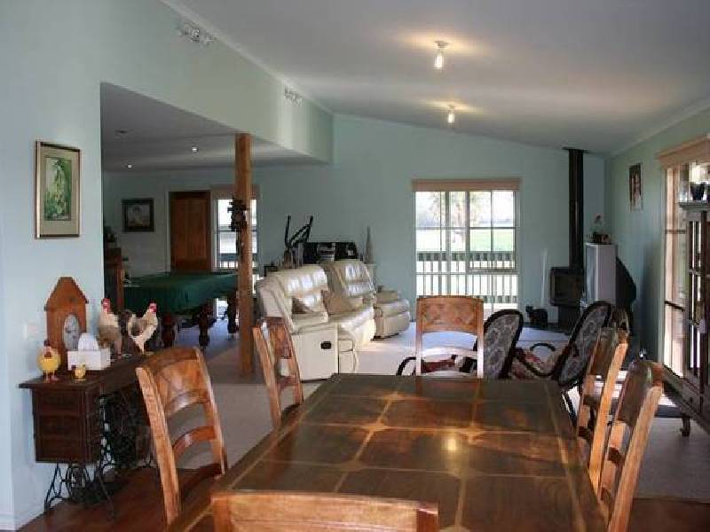 965 McDonalds Drain Road West, Pakenham VIC 3810