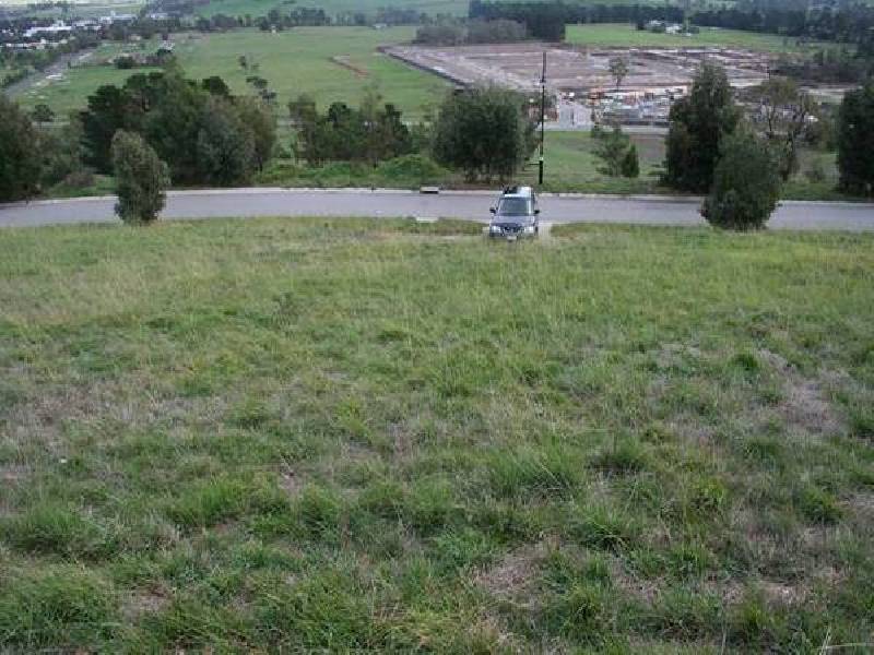 Highland Drive, Pakenham VIC 3810