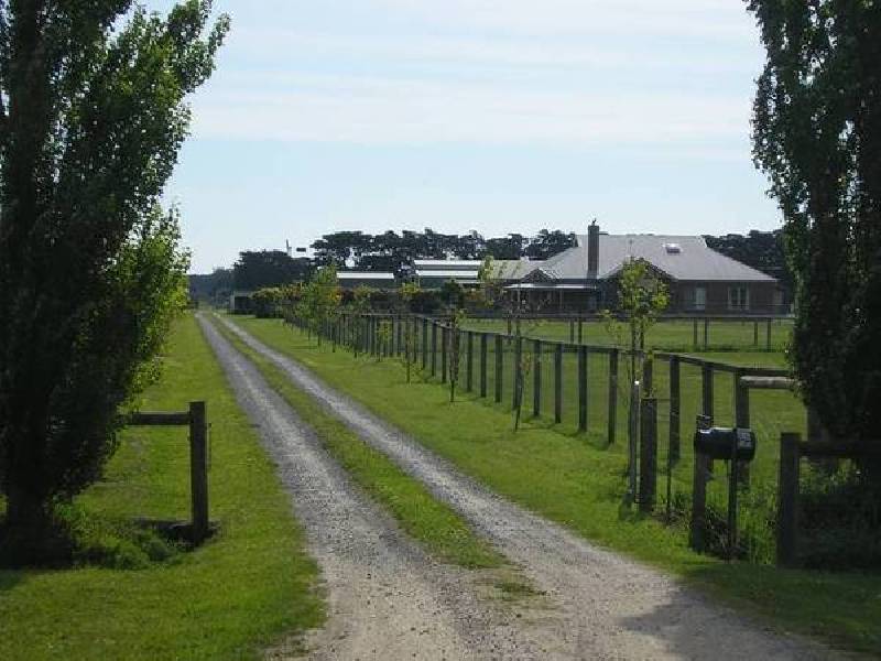 65 Five Mile Road, Pakenham South VIC 3810